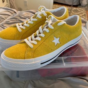 Suede Converse. Unisex